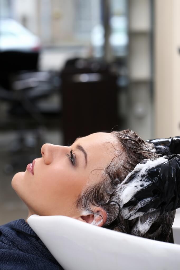 201 woman-hairdresser-salon